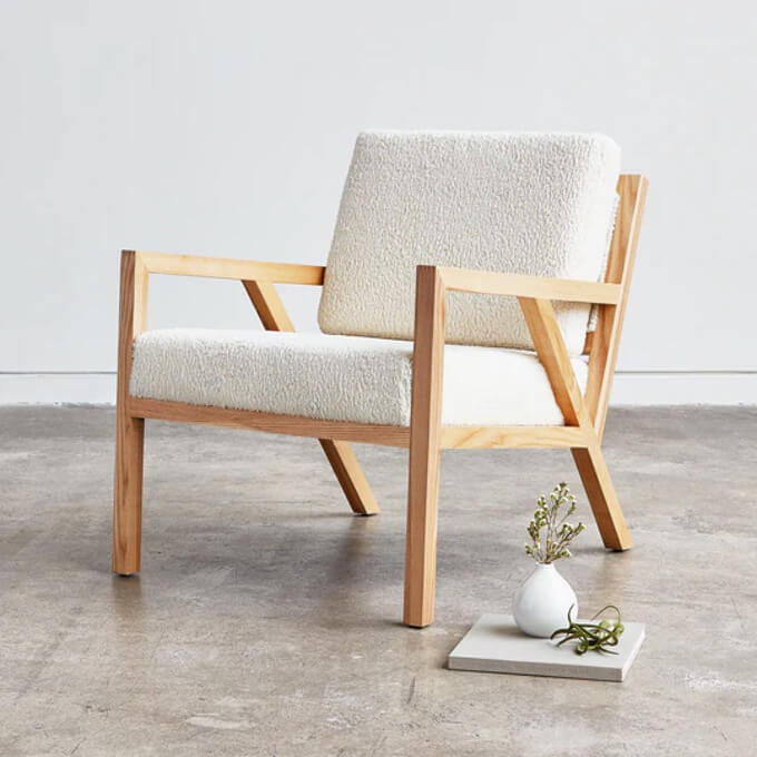 stylegarage truss chair with light teakwood frame and white fuzzy cushions